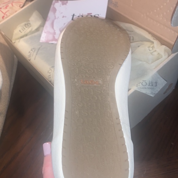 Taos sneakers style moc star size 9